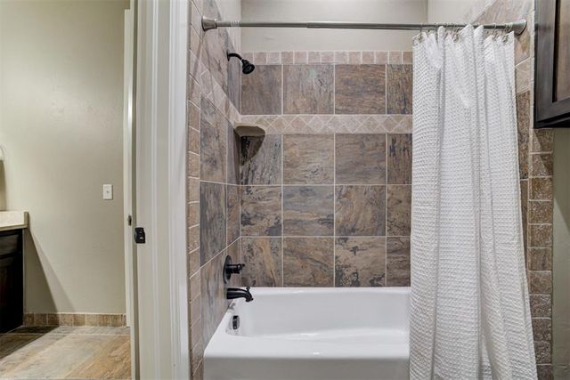 15504 Kestral Park Court, Edmond, OK 73013