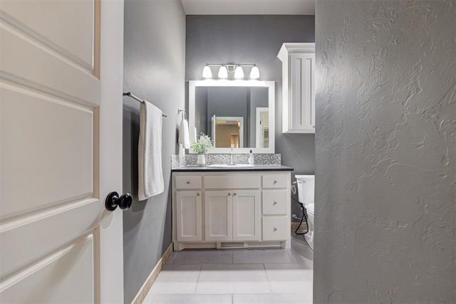 15504 Kestral Park Court, Edmond, OK 73013
