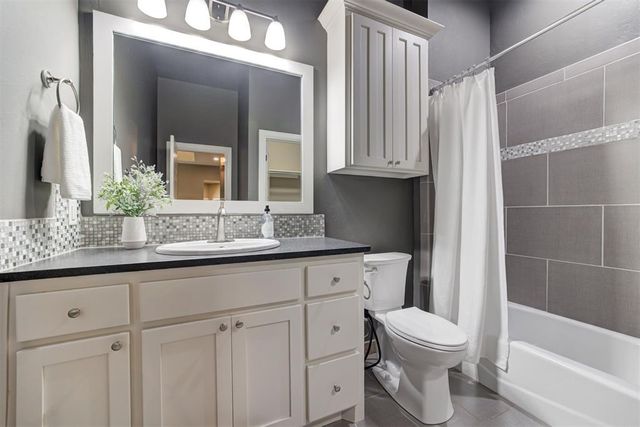 15504 Kestral Park Court, Edmond, OK 73013