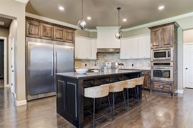 15504 Kestral Park Court, Edmond, OK 73013