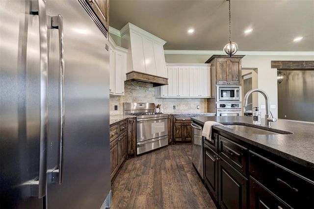 15504 Kestral Park Court, Edmond, OK 73013