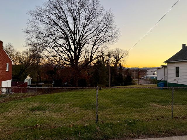 1730 MOORMAN AVE, Roanoke, VA 24017