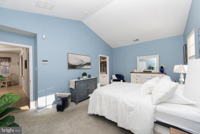 232 SNOWY EGRET LN, West Deptford, NJ 08086