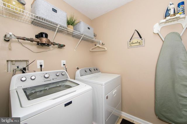 232 SNOWY EGRET LN, West Deptford, NJ 08086