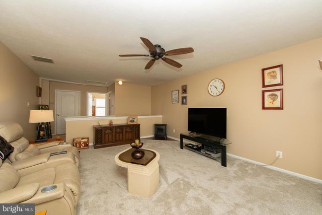 232 SNOWY EGRET LN, West Deptford, NJ 08086