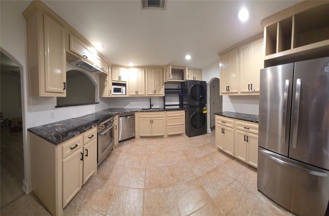 917 Adele Street, Houston, TX 77009