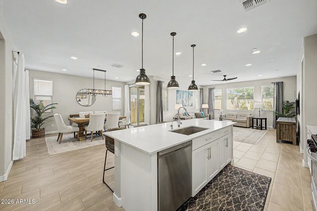 9852 E TEXAS Avenue, Mesa, AZ 85212