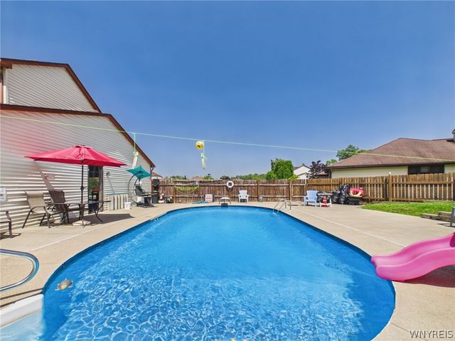 73 Larsen Lane, West Seneca, NY 14224