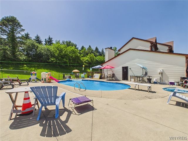 73 Larsen Lane, West Seneca, NY 14224
