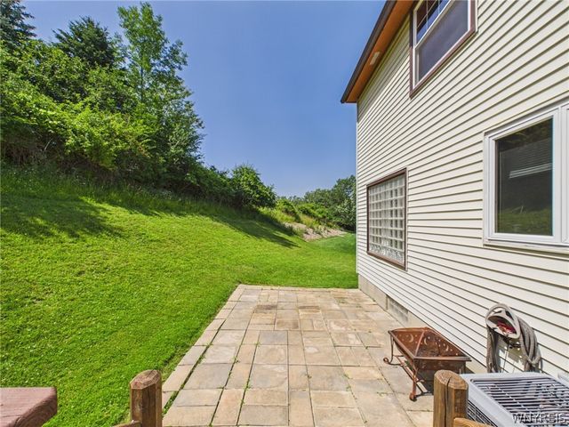 73 Larsen Lane, West Seneca, NY 14224