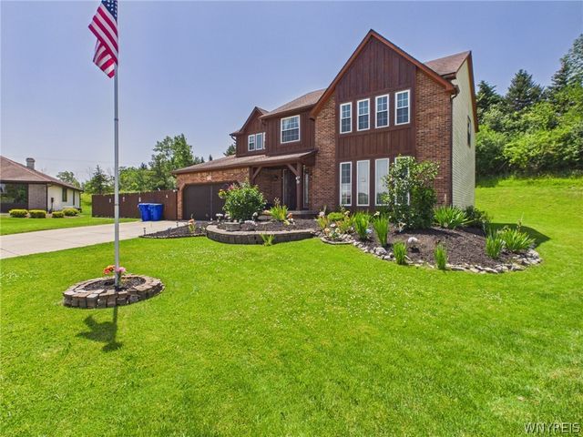73 Larsen Lane, West Seneca, NY 14224