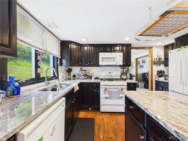 73 Larsen Lane, West Seneca, NY 14224