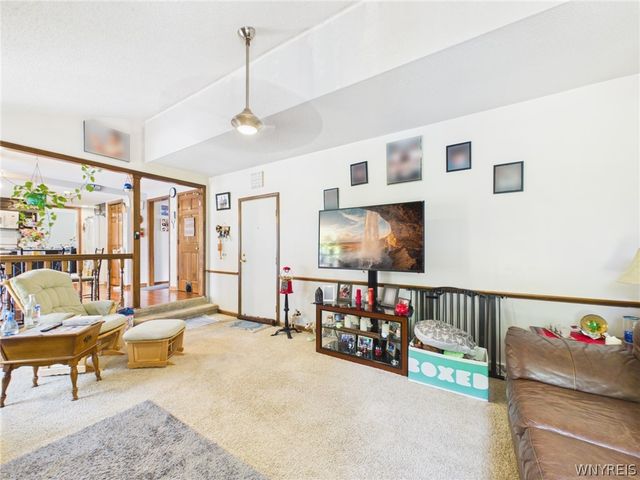 73 Larsen Lane, West Seneca, NY 14224