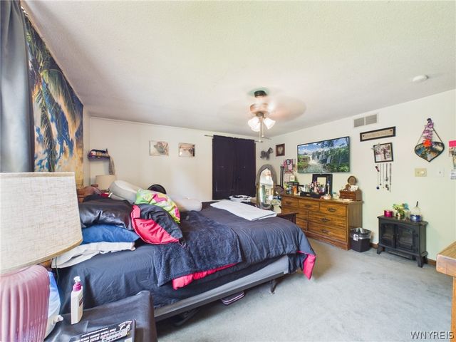 73 Larsen Lane, West Seneca, NY 14224