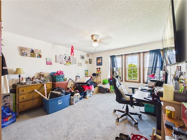 73 Larsen Lane, West Seneca, NY 14224