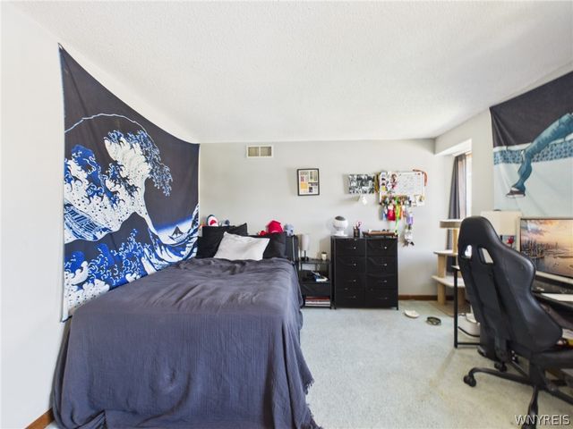 73 Larsen Lane, West Seneca, NY 14224