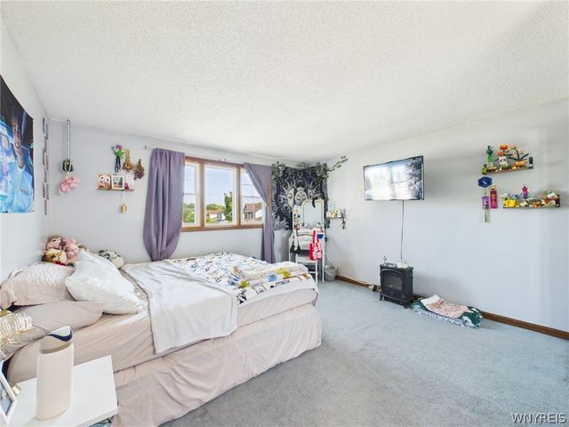 73 Larsen Lane, West Seneca, NY 14224