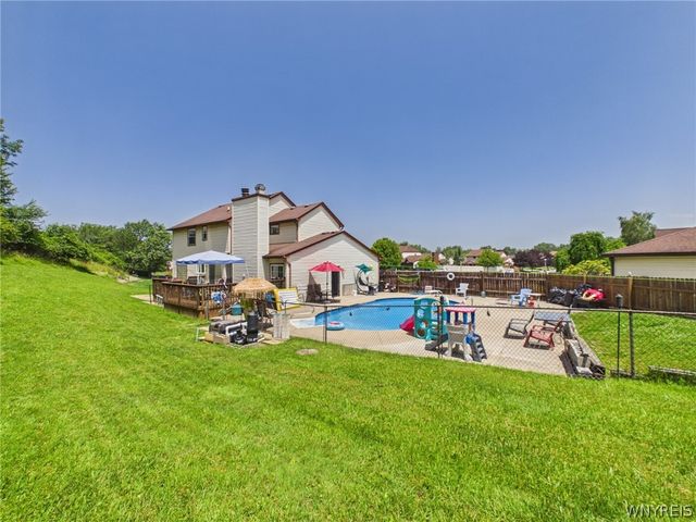 73 Larsen Lane, West Seneca, NY 14224