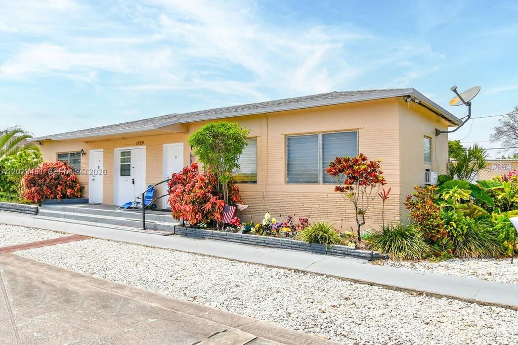 1741-1743 Moffett Street, Hollywood, FL 33020