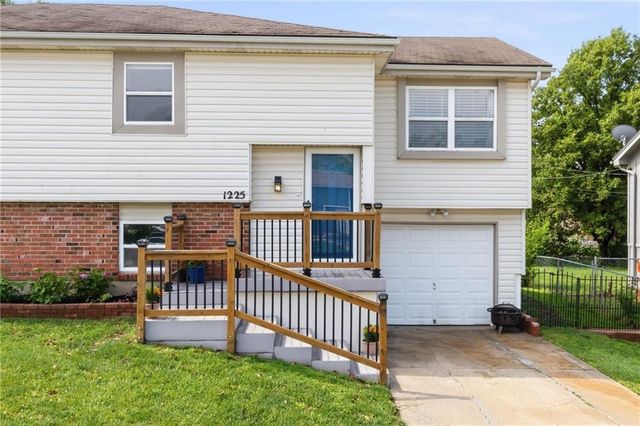 1225 E Cothrell Street, Olathe, KS 66061