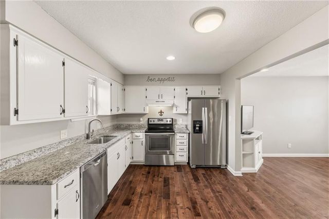 1225 E Cothrell Street, Olathe, KS 66061