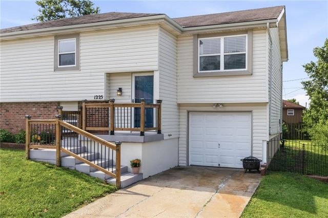 1225 E Cothrell Street, Olathe, KS 66061