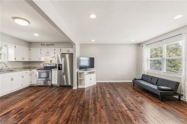1225 E Cothrell Street, Olathe, KS 66061