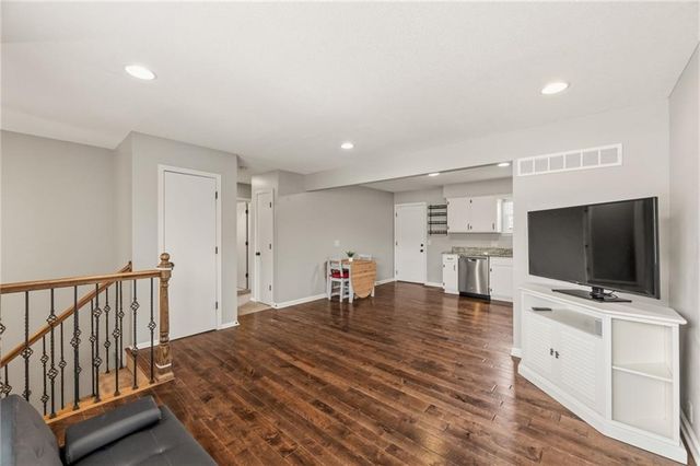 1225 E Cothrell Street, Olathe, KS 66061