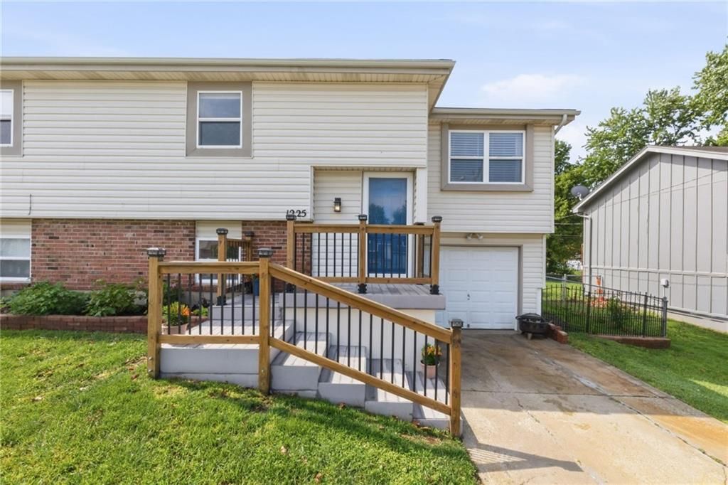 1225 E Cothrell Street, Olathe, KS 66061