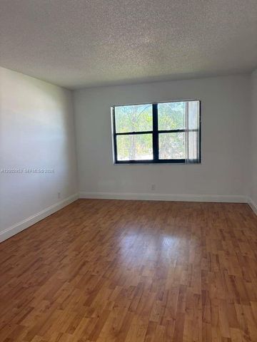 5937 Forest Hill Blvd 204, West Palm Beach, FL 33415