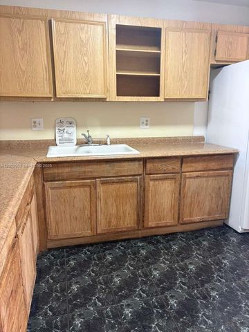 5937 Forest Hill Blvd 204, West Palm Beach, FL 33415