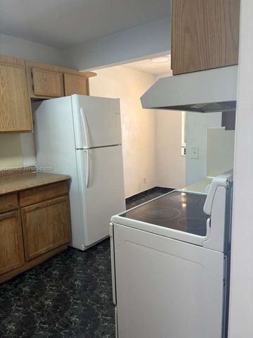 5937 Forest Hill Blvd 204, West Palm Beach, FL 33415