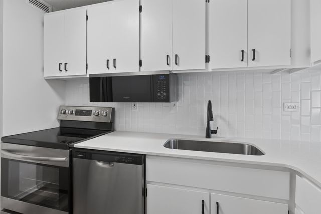 19 S 1st Street B305, Minneapolis, MN 55401