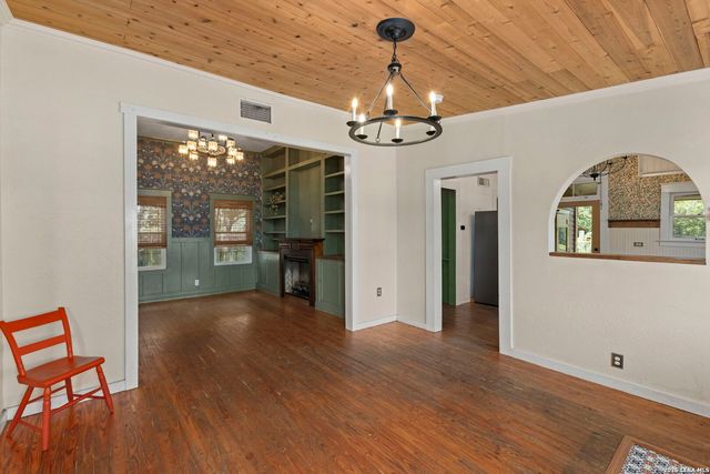 1266 Holbrook, San Antonio, TX 78218
