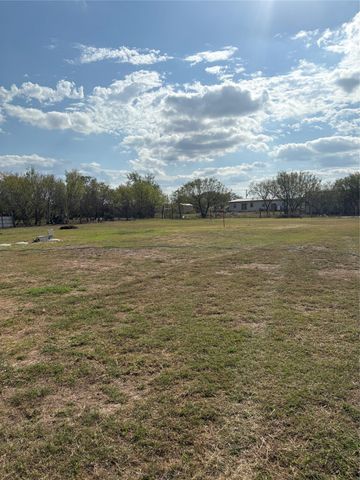 141 Everest CV, Dale, TX 78616