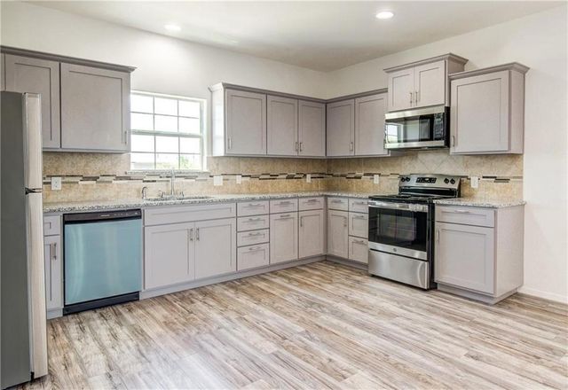 141 Everest CV, Dale, TX 78616