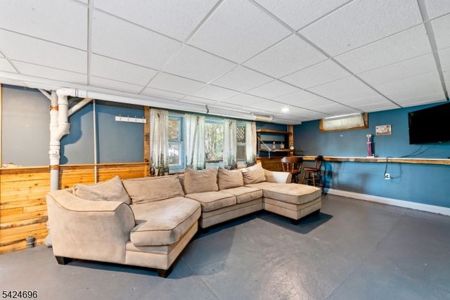 13 New St, Stanhope Boro, NJ 07874