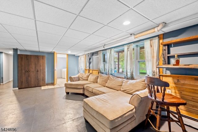 13 New St, Stanhope Boro, NJ 07874