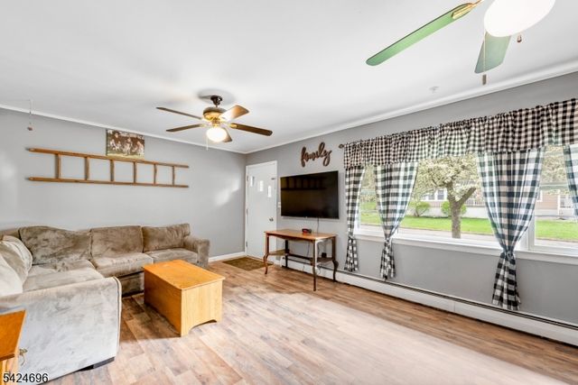 13 New St, Stanhope Boro, NJ 07874