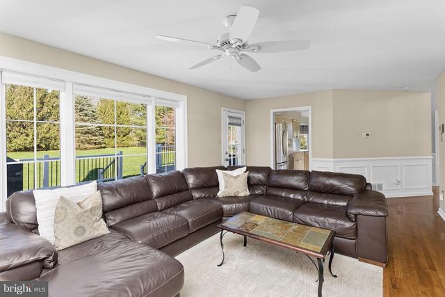 14 HONEYSUCKLE DR, Robbinsville, NJ 08691