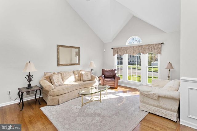 14 HONEYSUCKLE DR, Robbinsville, NJ 08691