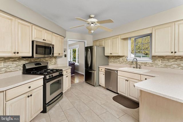 14 HONEYSUCKLE DR, Robbinsville, NJ 08691