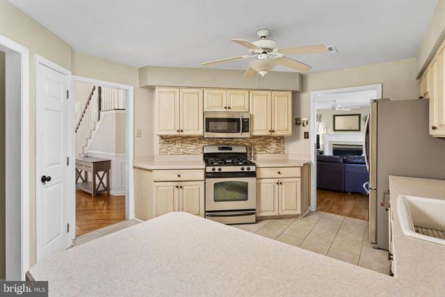 14 HONEYSUCKLE DR, Robbinsville, NJ 08691