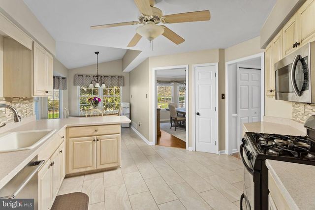 14 HONEYSUCKLE DR, Robbinsville, NJ 08691