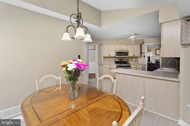 14 HONEYSUCKLE DR, Robbinsville, NJ 08691