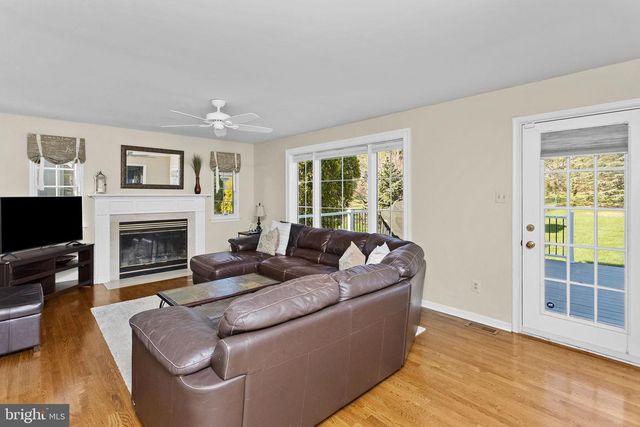 14 HONEYSUCKLE DR, Robbinsville, NJ 08691
