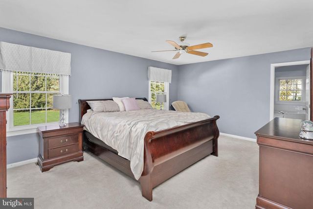 14 HONEYSUCKLE DR, Robbinsville, NJ 08691