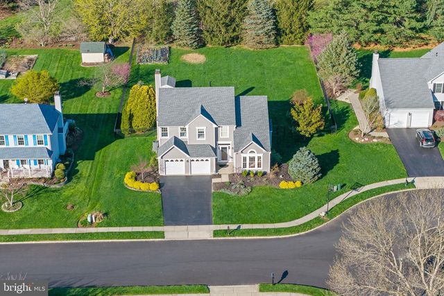 14 HONEYSUCKLE DR, Robbinsville, NJ 08691
