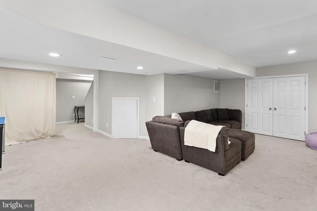 14 HONEYSUCKLE DR, Robbinsville, NJ 08691