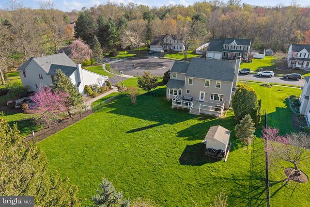 14 HONEYSUCKLE DR, Robbinsville, NJ 08691